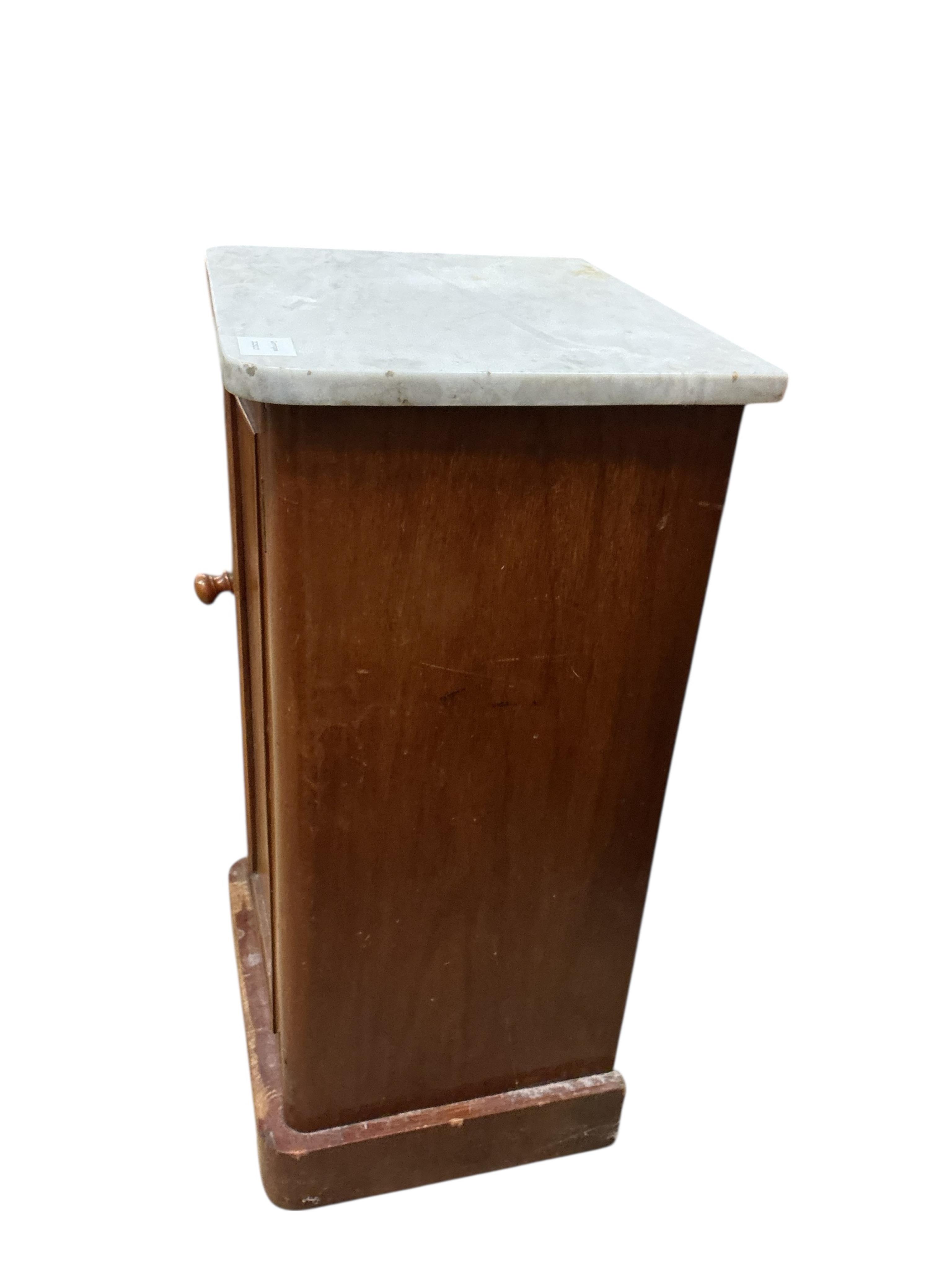 A Victorian mahogany marble top bedside cabinet, width 39cm, depth 34cm, height 76cm (marble top damaged)